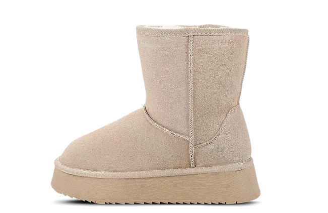 Высокая обувь из меха